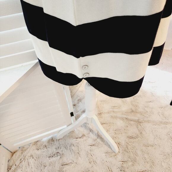 TALBOTS MULTI BLUE STRIPE SWEATER WITH BUTTON SIDE ACCENT SIZE XLP - Picture 4 of 7